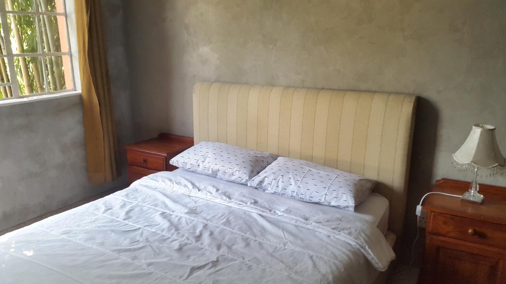 Rosebank Lodge & Backpacker Johannesburg Exterior photo
